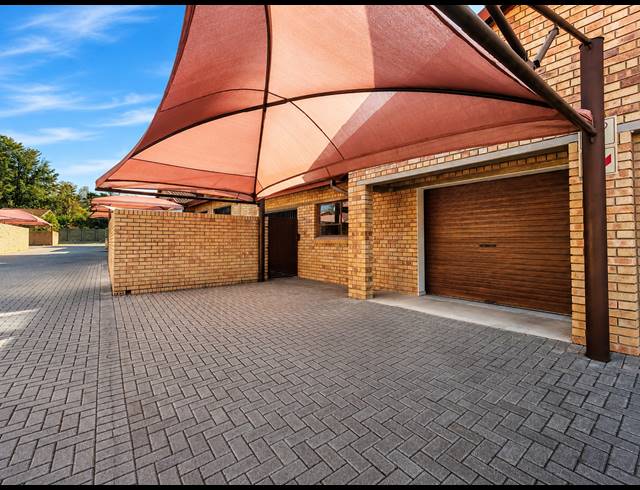2 BEDROOM TOWNHOUSE FOR SALE IN THREE RIVERS